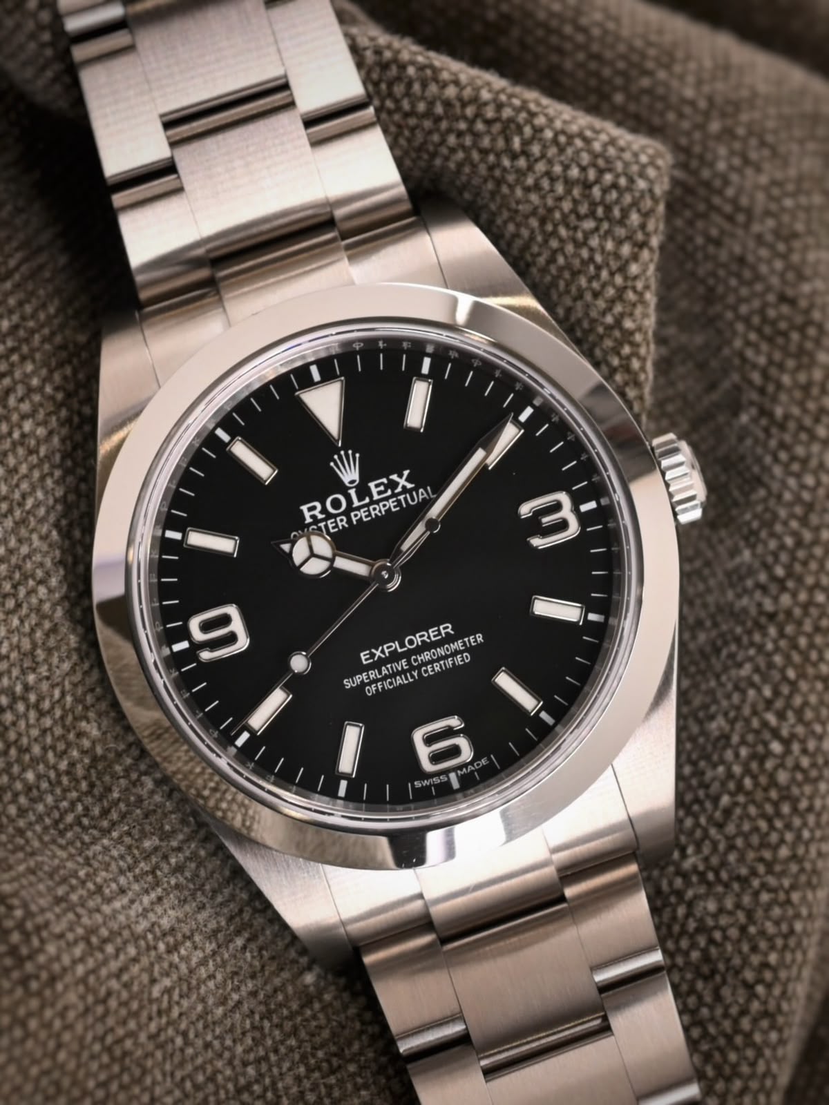 ROLEX 214270 Explorer I Steel , Black Dial , Smooth Bezel , 39mm