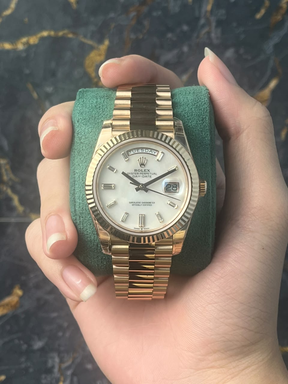 ROLEX 228235 Daydate Rosegold , MOP Diamond Dial , Fluted Bezel , 40mm