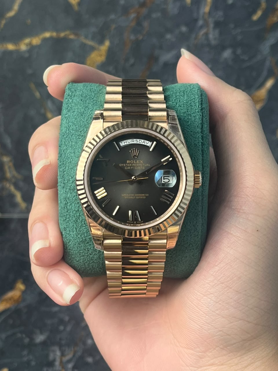 ROLEX 228235 Daydate Rosegold , Slate Grey Dial , Fluted Bezel , 40mm