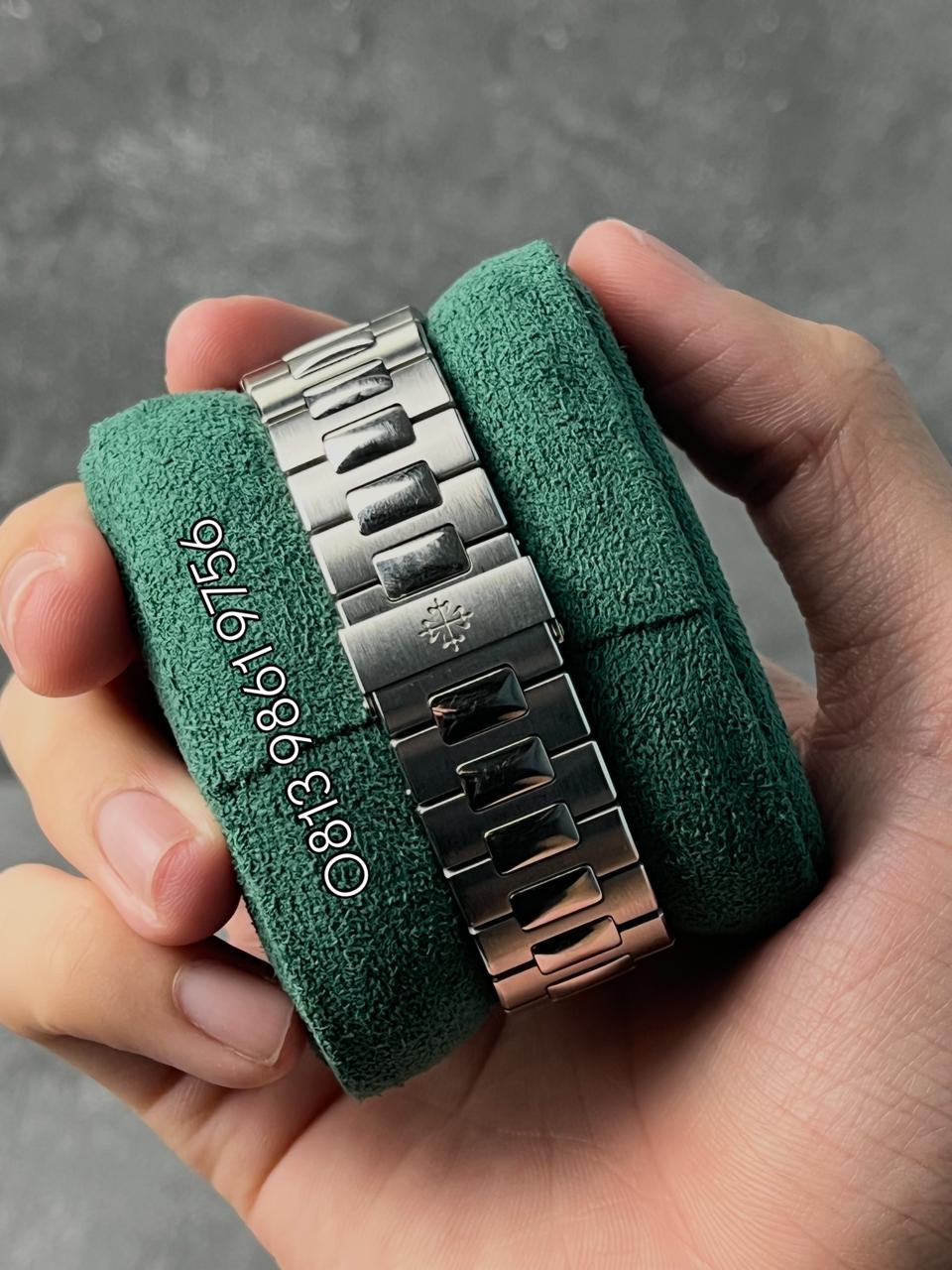 PATEK PHILIPPE 5711 4