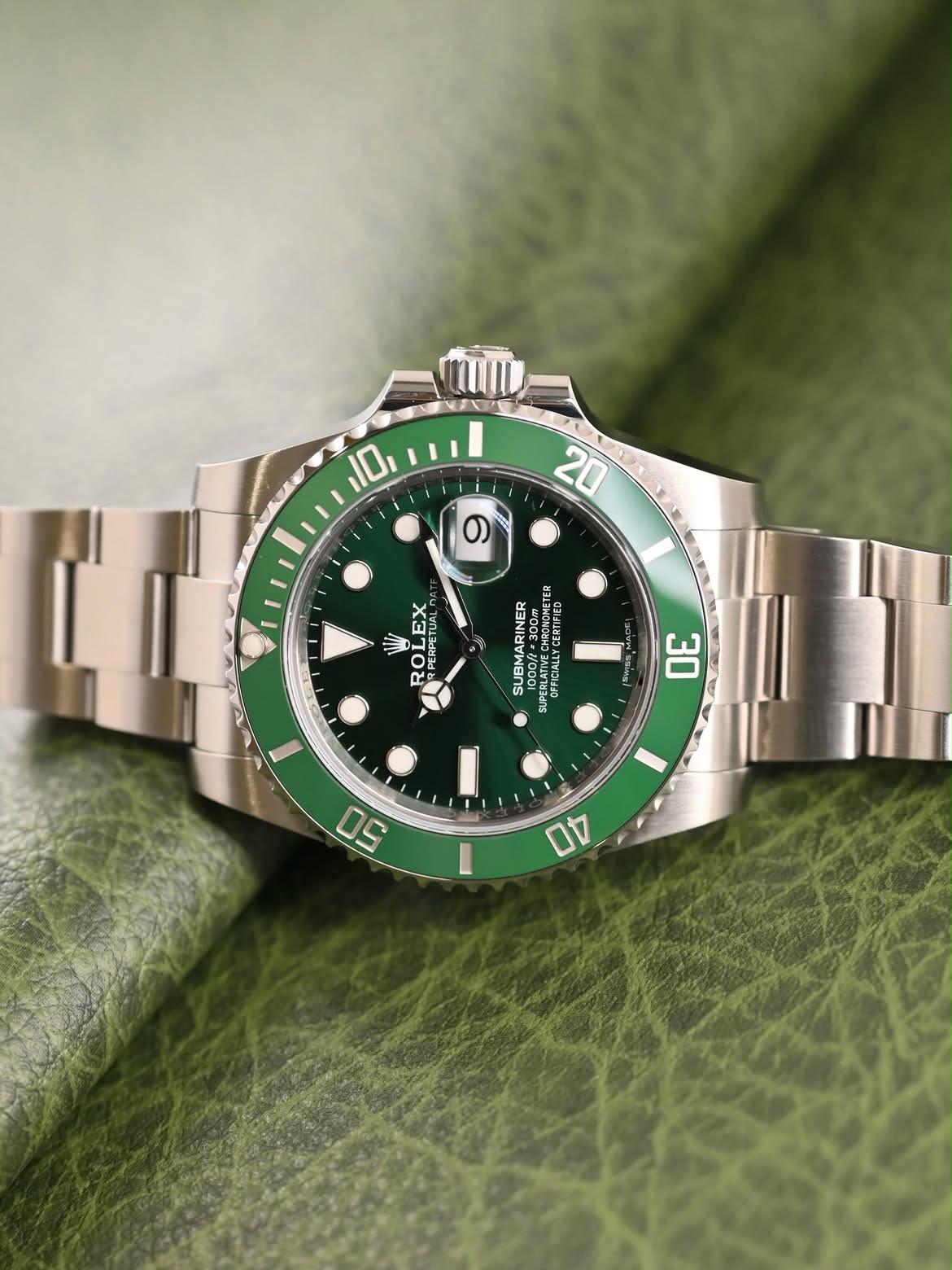 ROLEX 116610LV Submariner Hulk Steel , Green Dial , Ceramic Bezel , 40mm