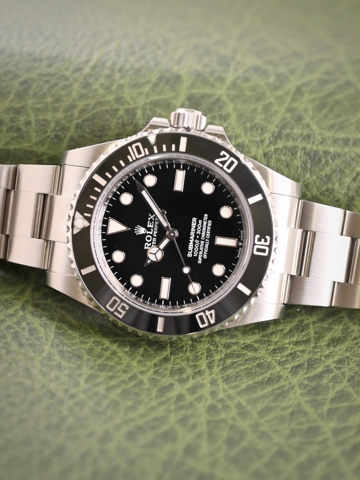 ROLEX 124060 Submariner 41mm No Date , Black Dial , Ceramic Bezel , 41mm
